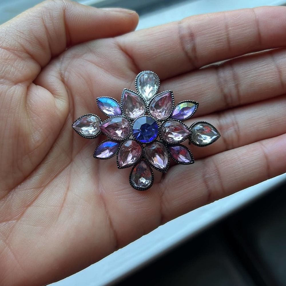 Liz Claiborne | Vintage Rhinestone Brooch - Picture 4 of 5